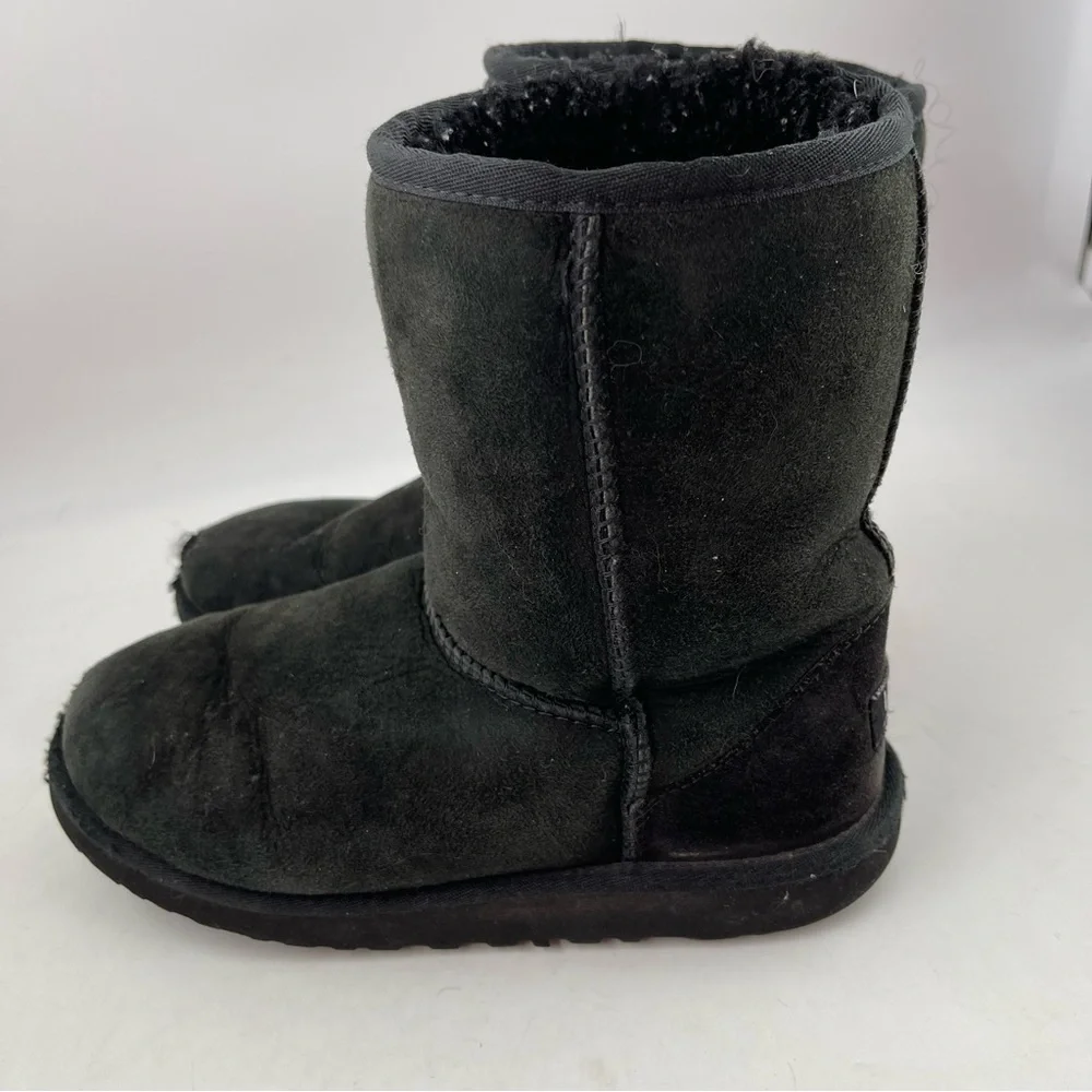 Ugg Kids Classic Short II- Size 6 Y -Black Sheepskin Winter Boots